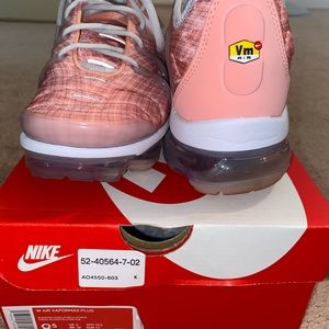 Nike Vapormax Plus, women’s size 8.5